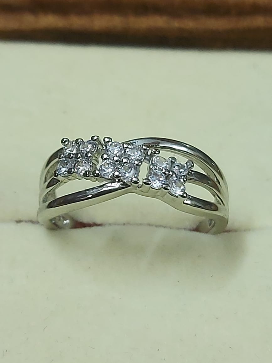 Trendy Silver Color Finger Ring for Girls – Modern and Sleek Look